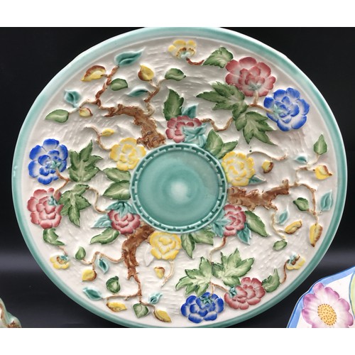 110 - A floral patterned pottery selection to include a Radford charger 31cms d, Hanley bowl 27cms d, Wood... 