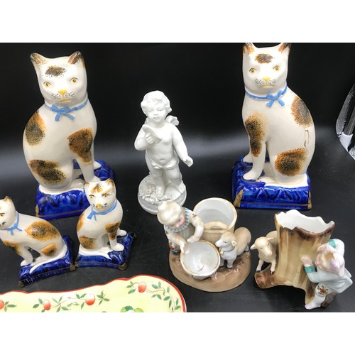 112 - A mixed selection of small pottery items to include Royal Winton 