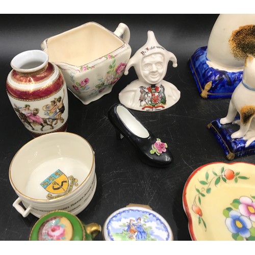 112 - A mixed selection of small pottery items to include Royal Winton 