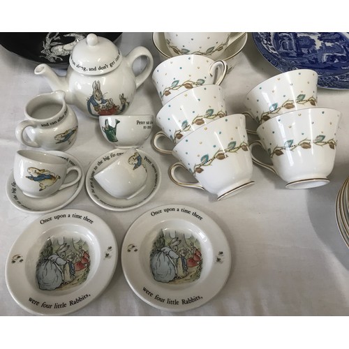 113 - A selection of ceramics to include: Aynsley fruit plate 26cms d, a child's Wedgwood tea set comprisi... 