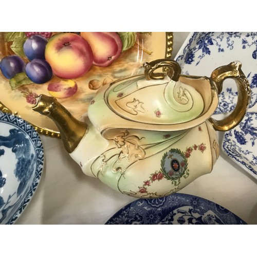 113 - A selection of ceramics to include: Aynsley fruit plate 26cms d, a child's Wedgwood tea set comprisi... 