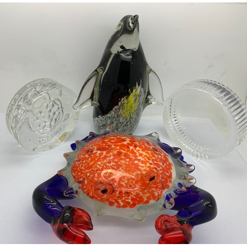 170 - Glass items to include Crab, Penguin, Dartington glass, Ladies Circle Torbay '81 etc.