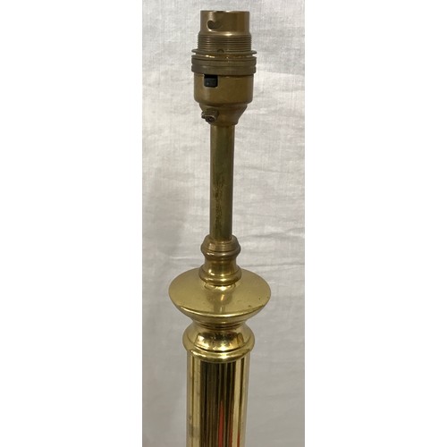 552 - A tall brass table lamp with Corinthian column on a square base. Approx 70cms h to light fitting. Ba... 