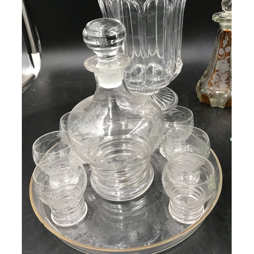 165 - Glass to include a decanter set with circular tray, 2 x handkerchief vase 10cms h, 2 x tulip vases, ... 