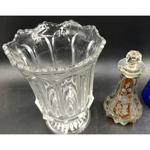 165 - Glass to include a decanter set with circular tray, 2 x handkerchief vase 10cms h, 2 x tulip vases, ... 