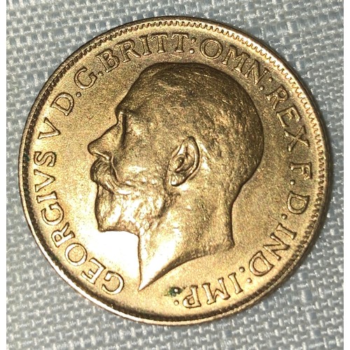 577 - George V 1911 full Gold Sovereign.