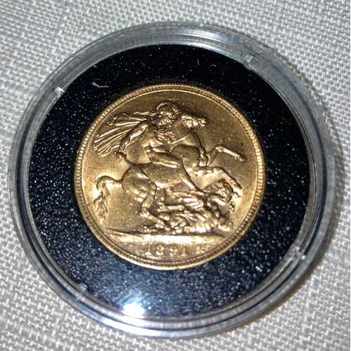 580 - Victoria 1891 full Gold Sovereign in capsule.