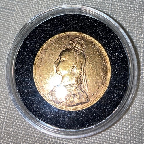 580 - Victoria 1891 full Gold Sovereign in capsule.