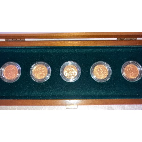587 - George V gold Sovereign Mint Mark Set of Five - to include 1911, 1915, 1918, 1928 and 1931. In Royal... 