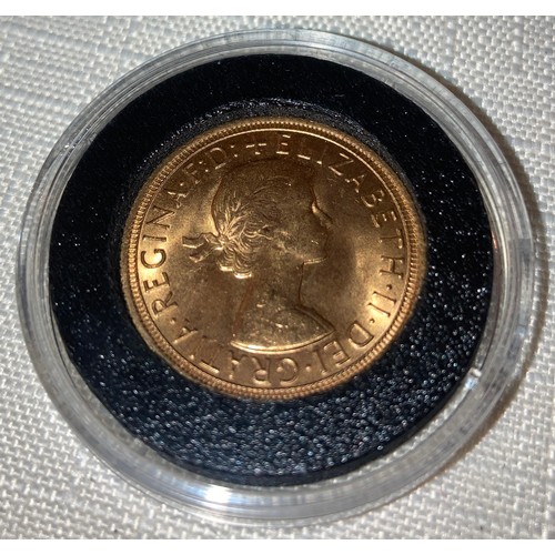 593 - Elizabeth II 1967 full Gold Sovereign in capsule.