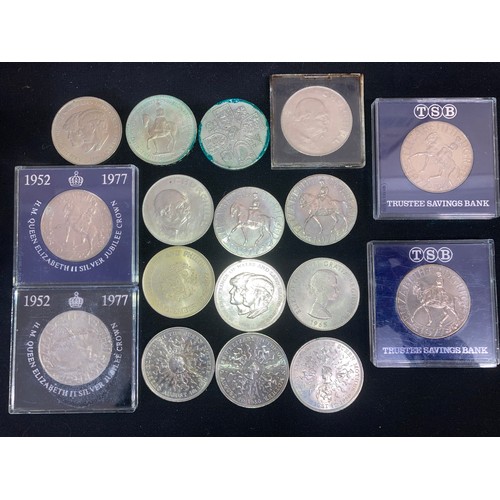 600 - A collection of coins to include Churchill 1965 x 3, Queen Mother 1980 x 3, Prince of Wales and Lady... 