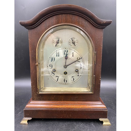 673 - A mahogany cased mantle clock with German movement by Junghans Wurttemberg and Westminster charm. Pe... 