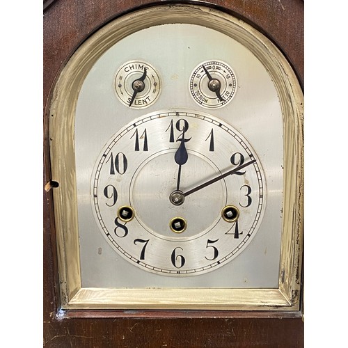 673 - A mahogany cased mantle clock with German movement by Junghans Wurttemberg and Westminster charm. Pe... 