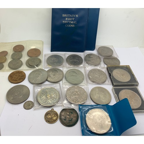 568 - British coins to include Churchill crowns etc.