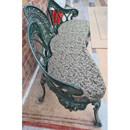 1328A - A heavy metal green garden bench. 46cms height to seat, height to back 82cms, 124cms w x 61cms d.