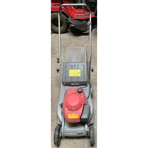 1320B - A Honda HRB 423 push mower.