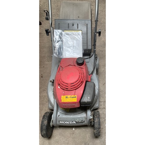 1320B - A Honda HRB 423 push mower.