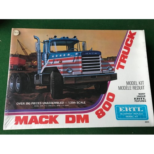 ERTL 1/25 マック　DM 600 ERTL 1/25 マック DM 600 Mack DM600 Tractor (1/25) (fs)
