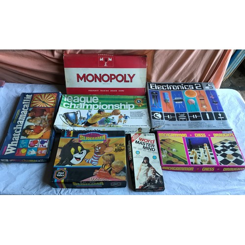 408 - Selection of board games , Monopoly, Berwick Whatchamacallit, Gordon Banks League Champion Football ... 