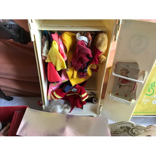 410 - Plastic dolls, Sindy Wardrobe, Bed, Jeep, Clothing, Sweet April Carry Case Wardrobe & Cot.
