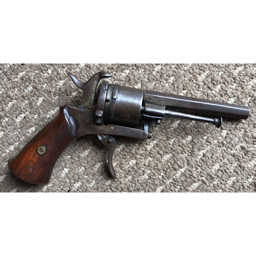 689 - Revolver, pinfire, 6 shot chamber. 8.5cm barrel length, ramrod, folding trigger, wooden grip, markin... 