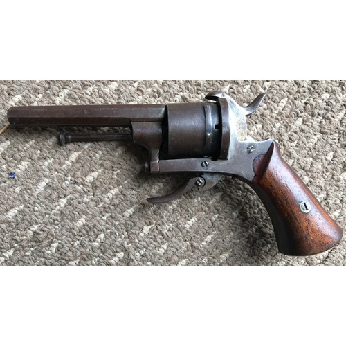 689 - Revolver, pinfire, 6 shot chamber. 8.5cm barrel length, ramrod, folding trigger, wooden grip, markin... 