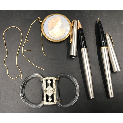 787 - Mixed lot, 9ct gold, broken necklace, approx 3gm. 2 Parker fountain pens one with 14ct nib, circular... 