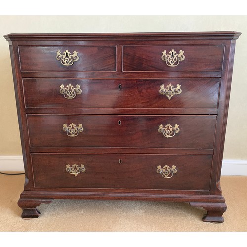 1237 - A Georgian mahogany chest of drawers, 2 short over 3 long on ogee bracket feet. 95 x 49 x 82cm h.