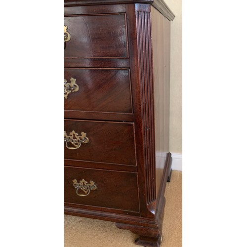 1237 - A Georgian mahogany chest of drawers, 2 short over 3 long on ogee bracket feet. 95 x 49 x 82cm h.