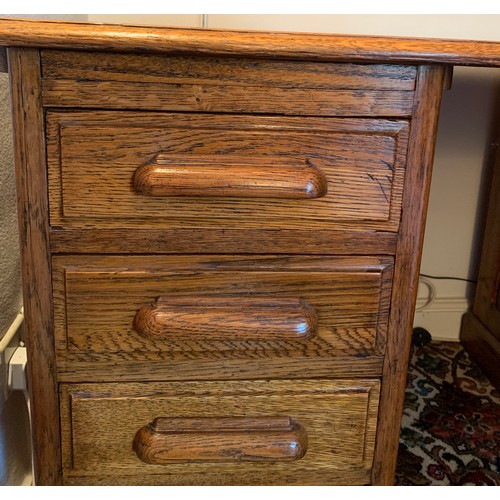 1244 - An early 20thC oak kneehole desk. 127 x 77 x 78cm h.