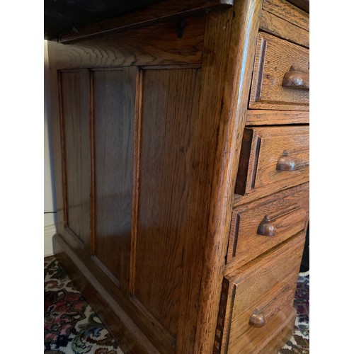 1244 - An early 20thC oak kneehole desk. 127 x 77 x 78cm h.