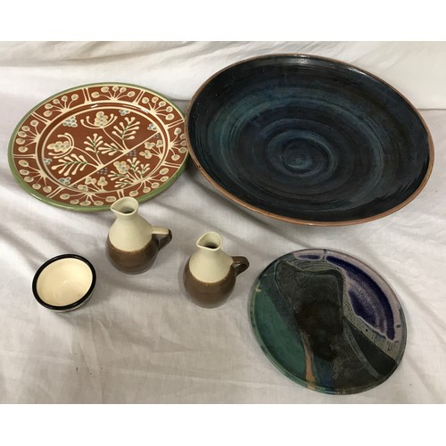 195 - A studio pottery selection to include Wold potters Routh large bowl 38 d x 9cm h, 2 x small jugs Bev... 