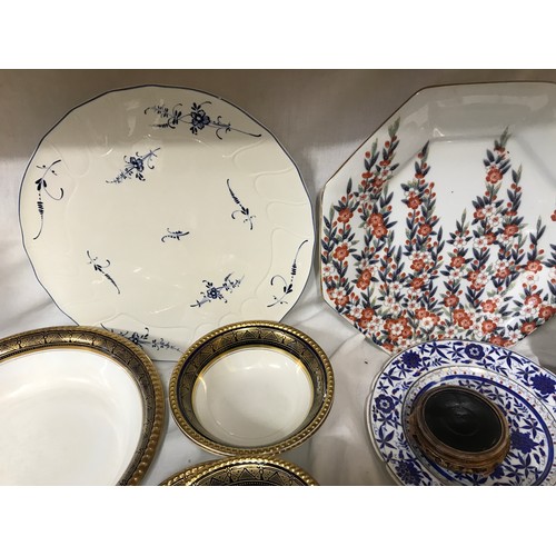 187 - Pottery selection. Villeroy and Boch cake plate 29.5cm w, decorative plates, floral ginger jar, Soli... 