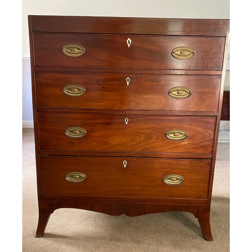 1253 - A mahogany 19thC chest of drawers on splayed bracket feet with 4 long drawers, brass handles and ivo... 