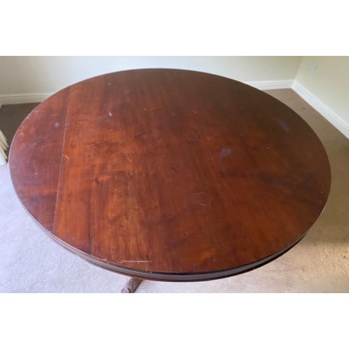 1257 - A mahogany Victorian tip top dining table on turned legs and tripod base. 132 diameter x 77cm h.