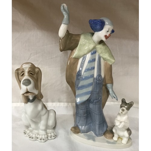 80 - A Nao Lladro tall figurine of a clown with dog 29.5cm h together with a Bassett hound 19cm h.