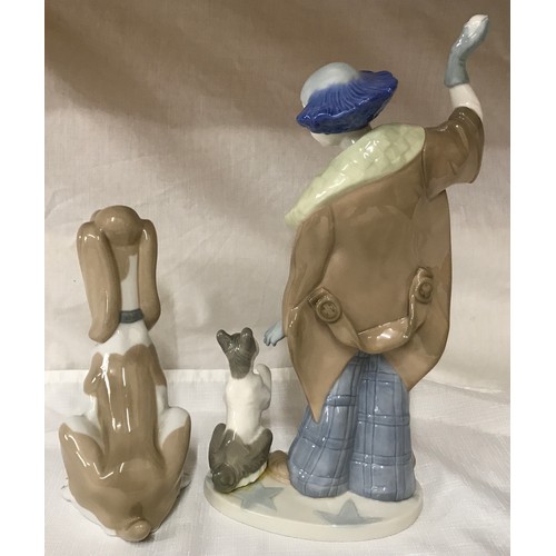 80 - A Nao Lladro tall figurine of a clown with dog 29.5cm h together with a Bassett hound 19cm h.