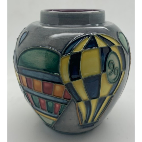 67 - Moorcroft 'balloons' pattern ginger jar 769/4 designer Jeanne McDougall 1999, 11cm h.