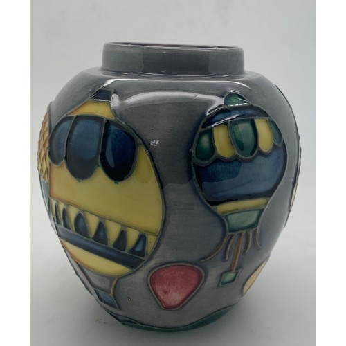 67 - Moorcroft 'balloons' pattern ginger jar 769/4 designer Jeanne McDougall 1999, 11cm h.