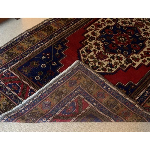 512 - A very good quality Turkish rug 192cms x 338cm.