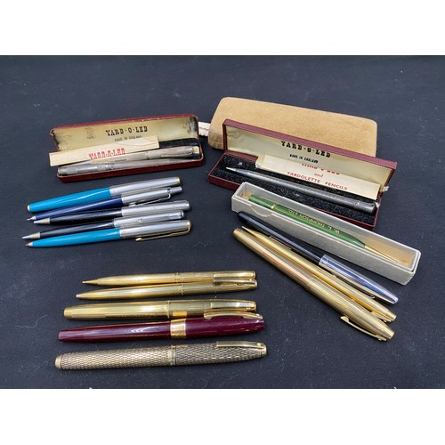 786 - A collection of pens and pencils to include vintage Sheaffer 14ct GF casing fountain pen with 14ct g... 