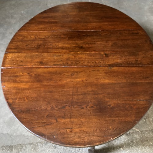 1193 - An oak gateleg dining table 150 w x 122cm open, closed 46 x 75cm h.