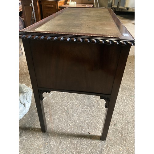 1194 - A mahogany leather topped writing desk. 115 l x 54 d x 78cms h.