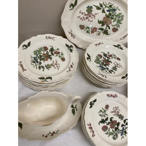 138 - A quantity of Wedgwood 'Mandarin' dinner ware comprising 4 x dinner 26cm, 7 x plate 23cm, 6 x side p... 