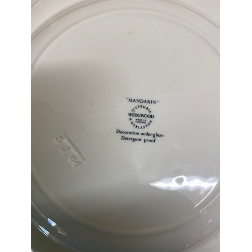 138 - A quantity of Wedgwood 'Mandarin' dinner ware comprising 4 x dinner 26cm, 7 x plate 23cm, 6 x side p... 