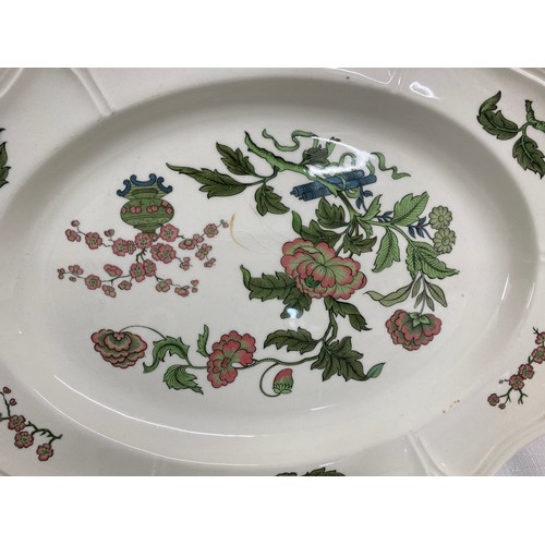 138 - A quantity of Wedgwood 'Mandarin' dinner ware comprising 4 x dinner 26cm, 7 x plate 23cm, 6 x side p... 