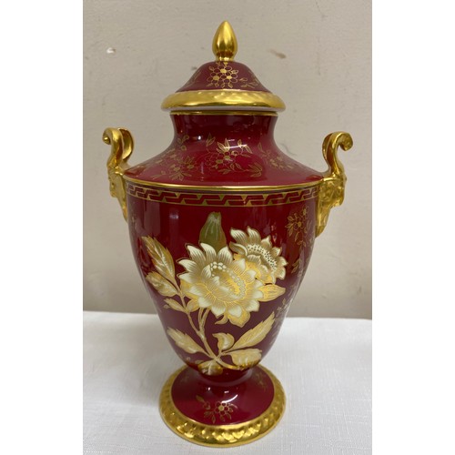 142 - A selection of ceramics to include : a Wedgwood 'Ruby Tonquin' lidded vase 24cm h, Royal Crown Derby... 