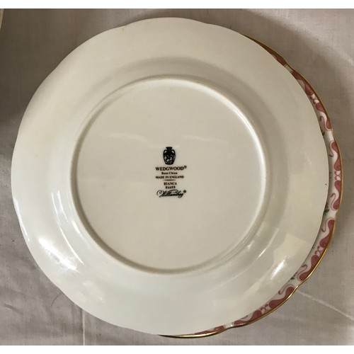 147 - A collection of Wedgwood 'Bianca' R4499 Williamsburg bone china to include 6 x side plates, 5 x dinn... 