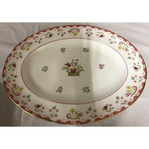 147 - A collection of Wedgwood 'Bianca' R4499 Williamsburg bone china to include 6 x side plates, 5 x dinn... 