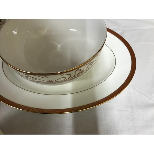 148 - A collection of Wedgwood 'Paris' bone china to include: oval platter 35.5cm w, bowl 20.5cm d, gravy ... 